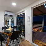 Campsite Dream House By The Sea *